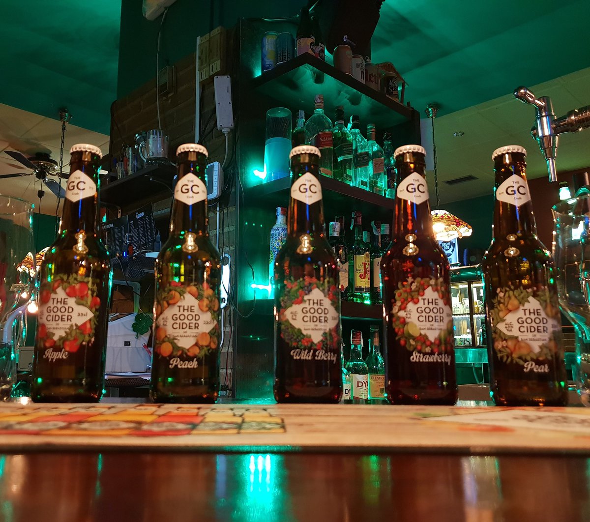 GarrisonCraft's tweet photo. ➡️ ¿Aún no has probado nuestras sidras de #thegoodcider? 😱😱😱😱
Pero si están exquisitas. Y a muy buen precio. Y de muchos sabores distintos.
Si es que son todo ventajas!!!
Y si no...pues aprovecha nuestro #BrewdogDay con su 3x2 en medias pintas.
#TheGarrison, what else? 🤙 https://t.co/oiGGBxTrK1
