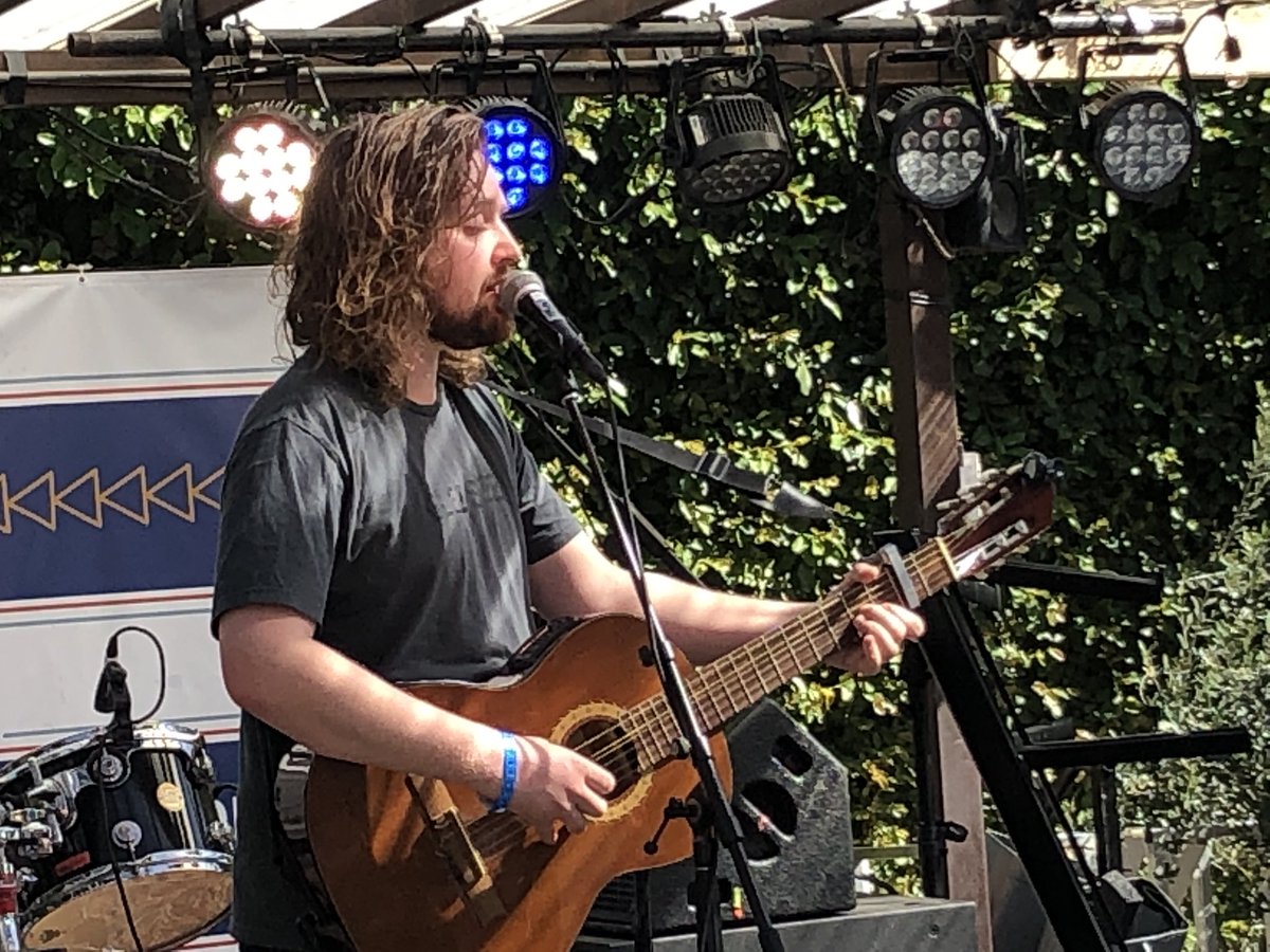 qromag's tweet photo. Itβs @WillVarleyMusic at @TeamRachael House @sxsw #sxsw #willvarley #rachaelray https://t.co/yO0dKM1A1I