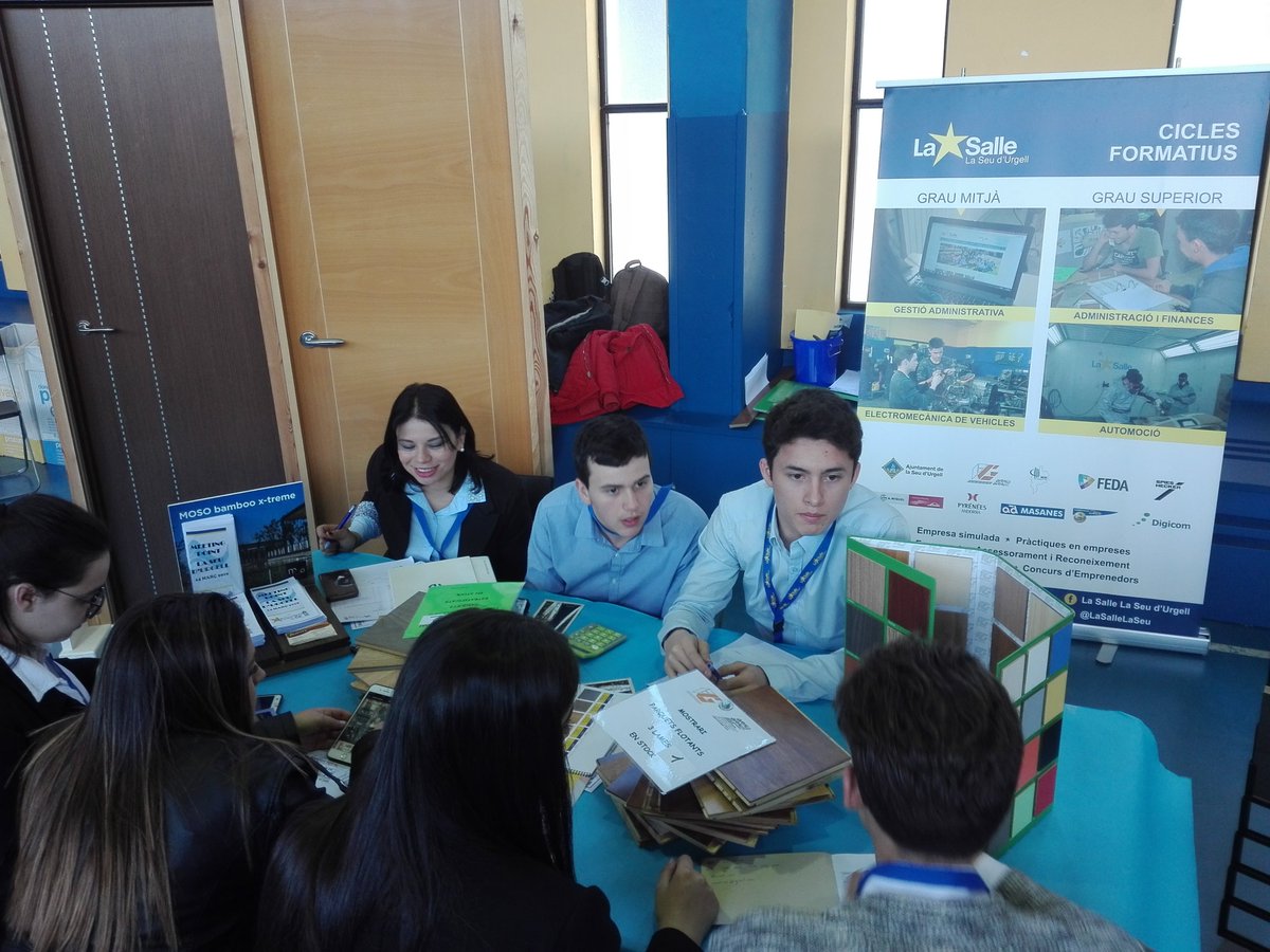 Inici del #MeetingPoint de La Seu d'Urgell!!! organitzat per l'empresa simulada Fustes La Salle

#comencem #gimnàsple #moltagent #ciclesformatius #meetingpointlasallelaseu #LaSallelaSeu
