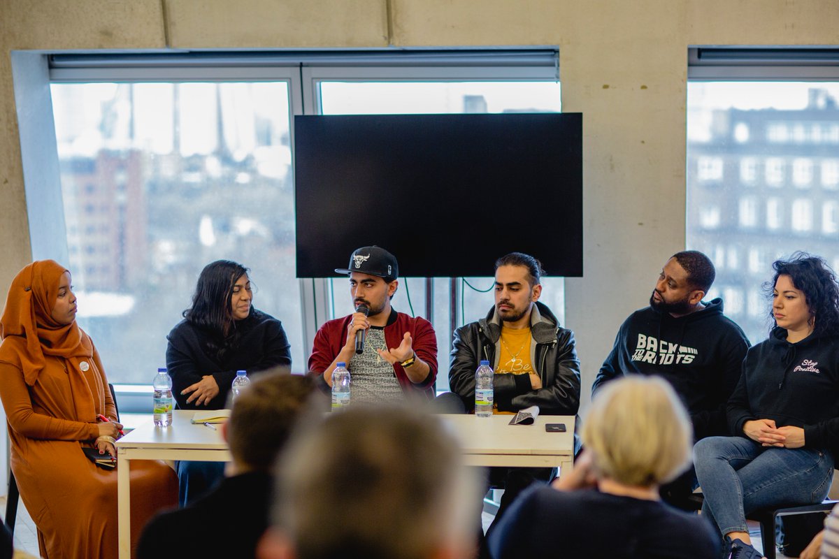 artsuniplym's tweet photo. "We are not victims, we have had experiences and we are human."
We had an inspiring panel discussion @TateExchange today 'SPEAKING TRUTH TO POWER' with @refugeesofrap, @ShayDRap, @MohammedYahyaMC, @hyfreelance, and @SashwatiMira from @CounterArts.
#MakingLearning #TateExchange https://t.co/My2B1yOKkn