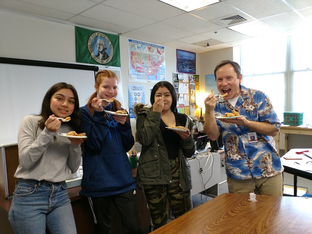EPS_SequoiaHS's tweet photo. Q: What do you do on Pi Day?
A: Eat Sum Pie!!! #SHSPic #N9Limits https://t.co/4kjudrmlZl