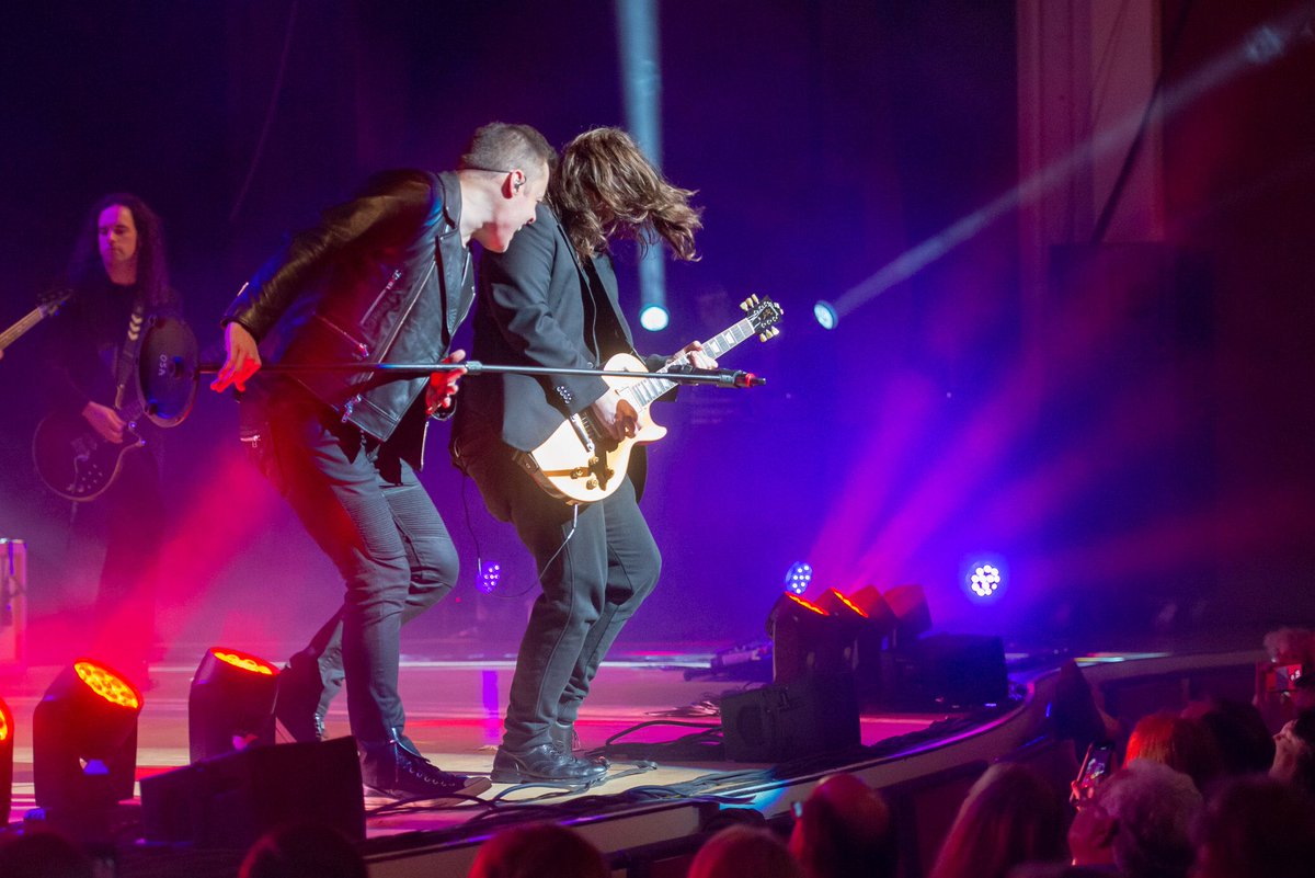 encausticcello's tweet photo. Only a few more shows left! @marcmartel is not just gifted in his ability to channel Freddie Mercury - he is a true professional and a great guy. He’s also good at making me feel like @JoePerry with his impeccable mic technique 😂 For tour dates, visit https://t.co/fMKvrkJMjK https://t.co/4wC5BkzEmq