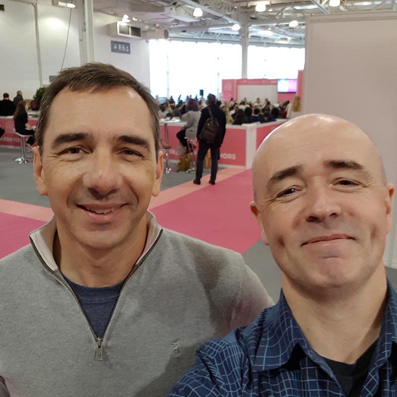 FieldOneAuthor's tweet photo. Great to talk graphics & 'vintage tech', @JamesBlatch. Thanks for the evening event too - good to meet everyone and put the 'pub' into @SelfPubForm #SelfPublishingFormula #LBF19 https://t.co/S4ETndpKqm