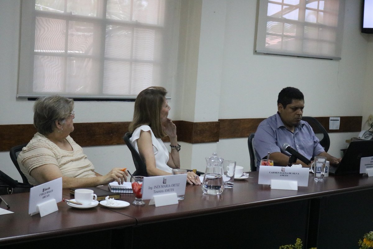 iica_sv's tweet photo. Reiteramos y trabajamos en el fortalecimiento institucional del sector cafetalero en El Salvador  @iica_sv @Ihcafehn #ABECAFE #AMCES https://t.co/L4wvWk4S2j