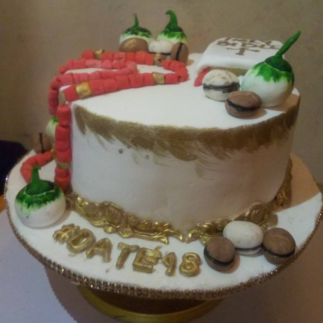 damolaolagbade's tweet photo. On cakes that didn't make it to the gram๐ฆ
Thank God Thursday is not over yet! Tb to this engagement cake we made along side @jays_cakes_cuisine for #date18 @dharmiefadulu ๐๐
Love is a beautiful thing๐๐
Let us add a little spark to your special day, send a dm
#weddingcake https://t.co/wP3qrkq1Xi