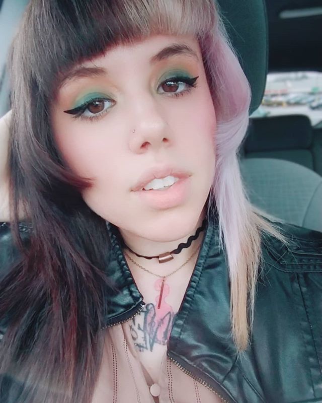 RicinCakess's tweet photo. Today on "How many stupid faces will I make?" At least the new make up I got looks 🔥
And I hope you all eat some delicious pie on #pieday ------------------🙃-----------------------
We're going to be playing some community games tonight. Including #overwatch #apex and #jackbo… https://t.co/6urFyXxdBo
