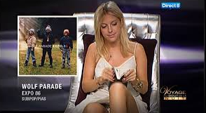 voyage au bout de la nuit avant c'était chaque nuit sur C8 une émission littéraire pleine de charme, d'élégance ;  de glamour, de douceur, de beauté, de sensualité, un hymne à la féminité française par exemple ici avec  la charmante Victoria Montfort
