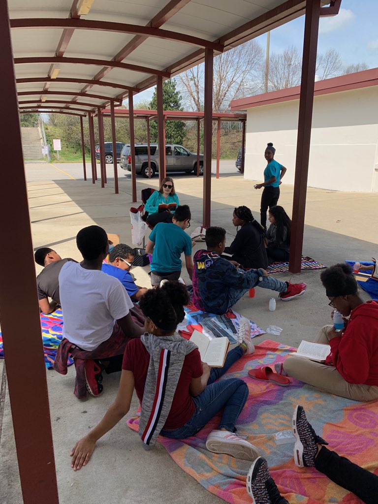 leannhaga's tweet photo. It was the most perfect day to finish reading A Long Walk to Water with a reading picnic!!  #readersareleaders #middleschoolela #iteachmiddleschool @ELWMS https://t.co/CuvZPFxaQX