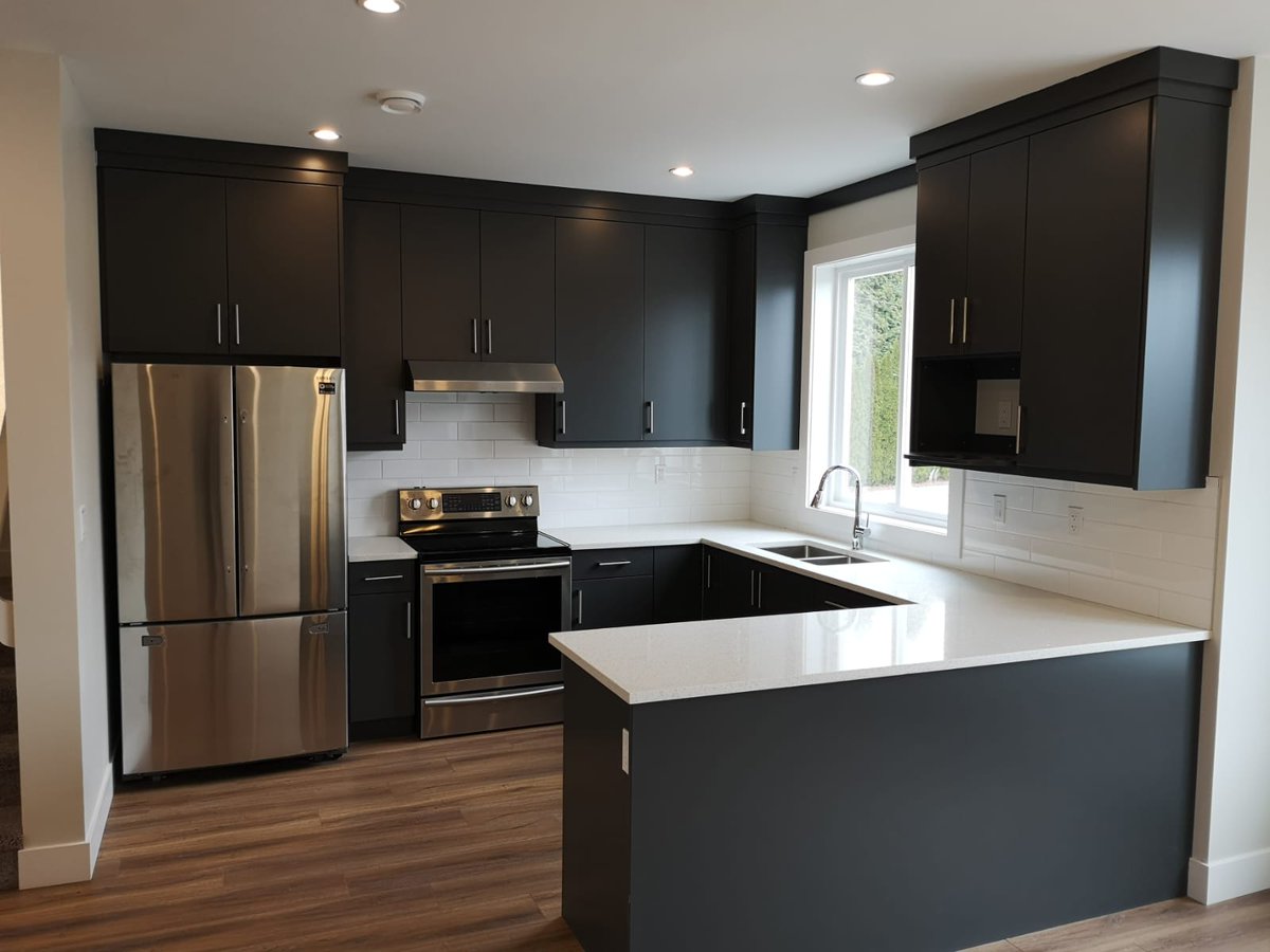 clarus_homes's tweet photo. Sun spring estates 
Lot 20 

Completed house !!!

Amazing dark tone cabinets with white quarts countertops
in a u kitchen design https://t.co/tq3BpvMf6V