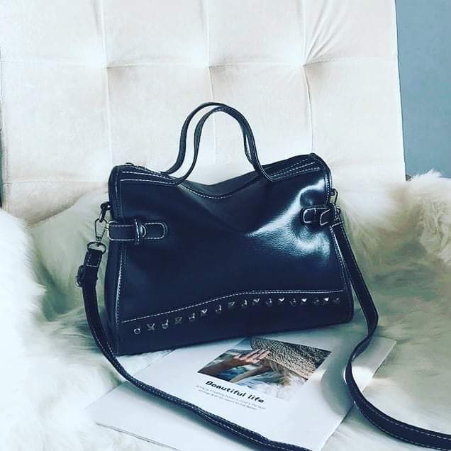 BagsyShop's tweet photo. 👜❤️👜❤️👜❤️👜Take a look at this handbag. Looks super super cute in all these colors. Perfect for a spring day 🌸💐🏵️🌺
#bagsyshop #bagsy #bags #fashionstyle #fashionnova #handbag #lovely #fashiongram #fashionable #sales #shoppingtime #shopnow #ThursdayThoughts https://t.co/XbgPDtmGgi