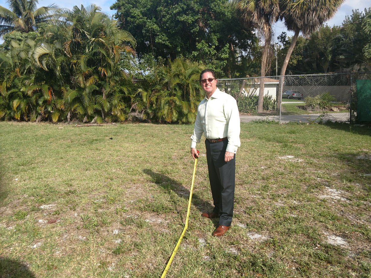 barry_frette's tweet photo. Someone has to do it. New tenant going in, putting a large gravel area in the back.
#delraybeachrealestate #delraybeachrealtor #delraybeachcommercialrealestate #commercialleasing #visitdelraybeach #visitdelray https://t.co/OqYs4hKgff