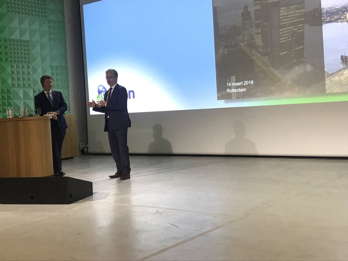 Zeer geslaagde Rotterdamse MKB Netwerkborrel in <a href="/KPN/">KPN</a> hoofdkantoor ‘DE LINK’ over digitalisering in het MKB met als sprekers o.a. staatssecretaris <a href="/MonaKeijzer/">Mona Keijzer</a>, CFO <a href="/JCdeJager/">Jan Kees de Jager</a> (via “live”-verbinding), <a href="/jayabaloo/">Jaya Baloo</a>, <a href="/drsDannydeVries/">Danny de Vries</a> en <a href="/MustafaAmhaouch/">Mustafa Amhaouch</a>. #Ondernemersclub010