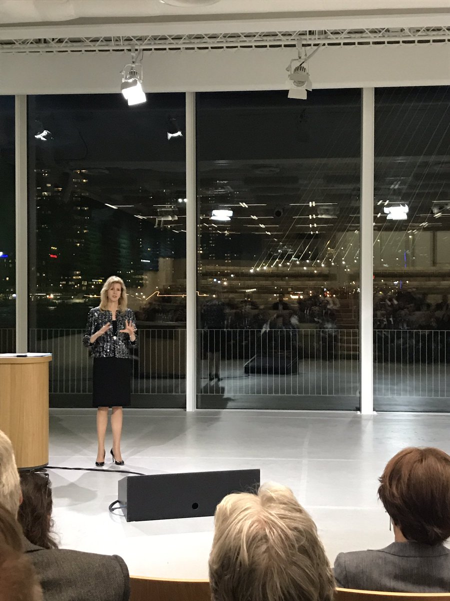 JohnKuijt's tweet photo. Zeer geslaagde Rotterdamse MKB Netwerkborrel in @KPN hoofdkantoor ‘DE LINK’ over digitalisering in het MKB met als sprekers o.a. staatssecretaris @MonaKeijzer, CFO @JCdeJager (via “live”-verbinding), @jayabaloo, @drsDannydeVries en @MustafaAmhaouch. #Ondernemersclub010 https://t.co/fzbGIJEscX