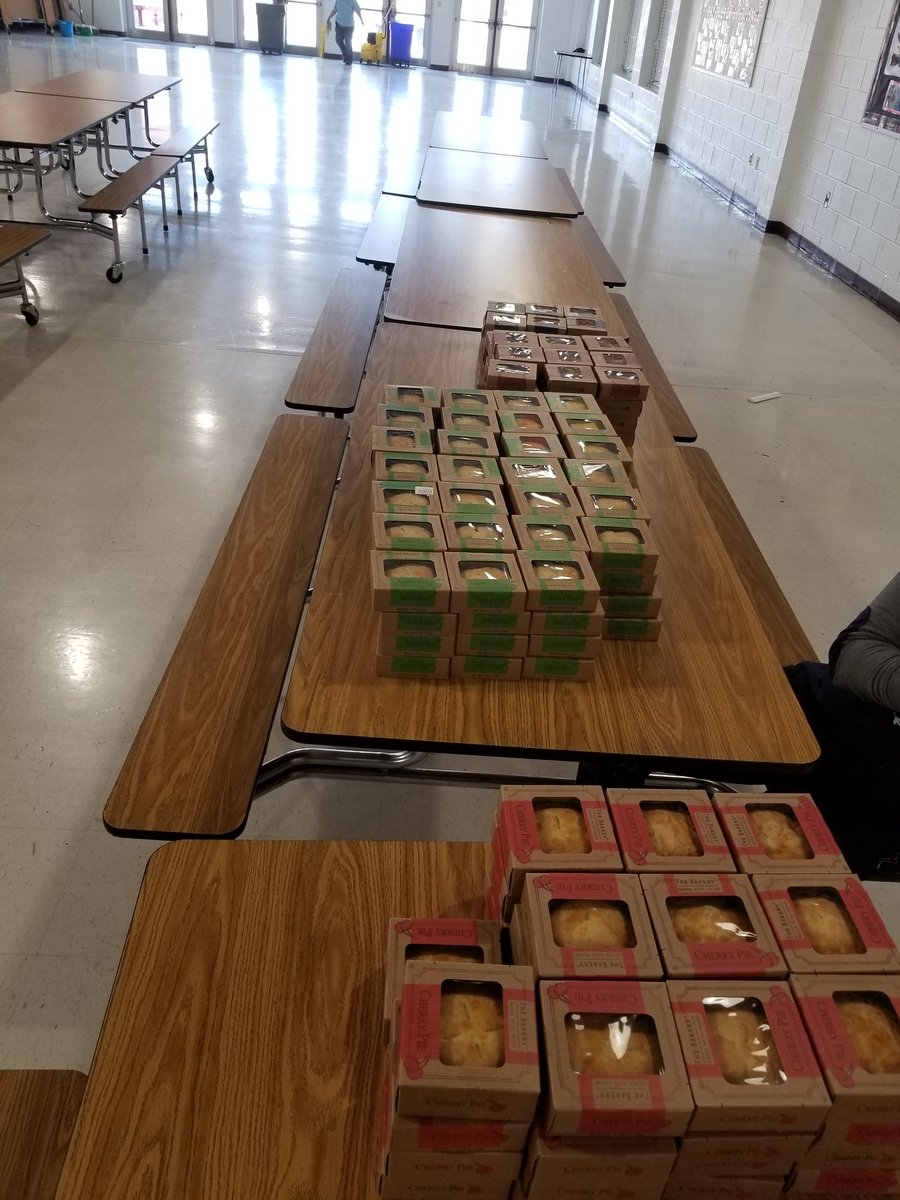 LPorchia4's tweet photo. Thank you to MVMS's PTSA for helping support our students.  #kidslovedthepies https://t.co/dSilQ1Mu7P
