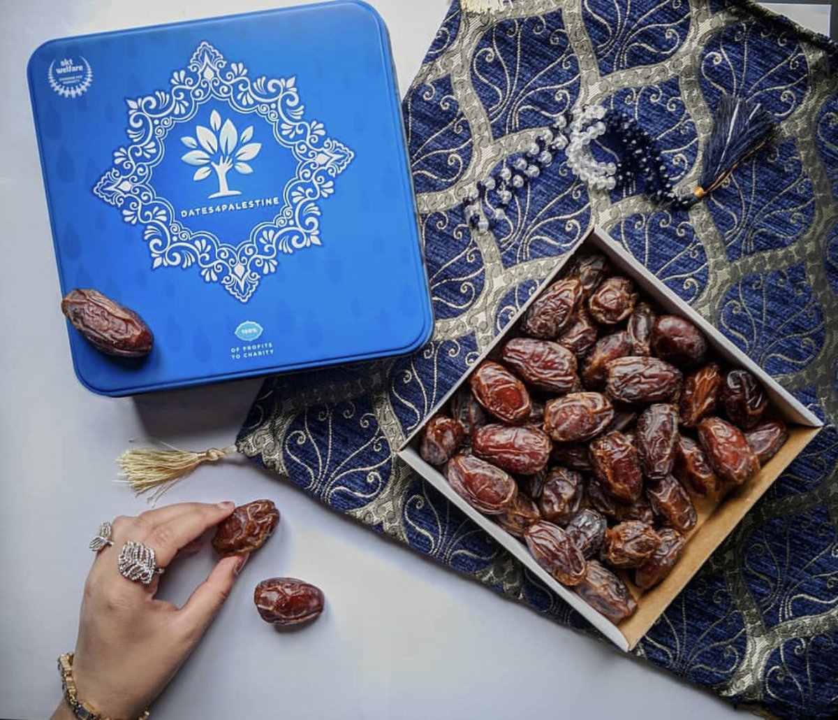 TheDatesProject's tweet photo. #Dates4Palestine: By purchasing this tin of medjool dates you help provide clean water π¦ Every tin helps!
#ThePerfectGift #StandingForHumanity
Orders go live tomorrow. π· @curlyfrieskapray https://t.co/LprTNT2cYc