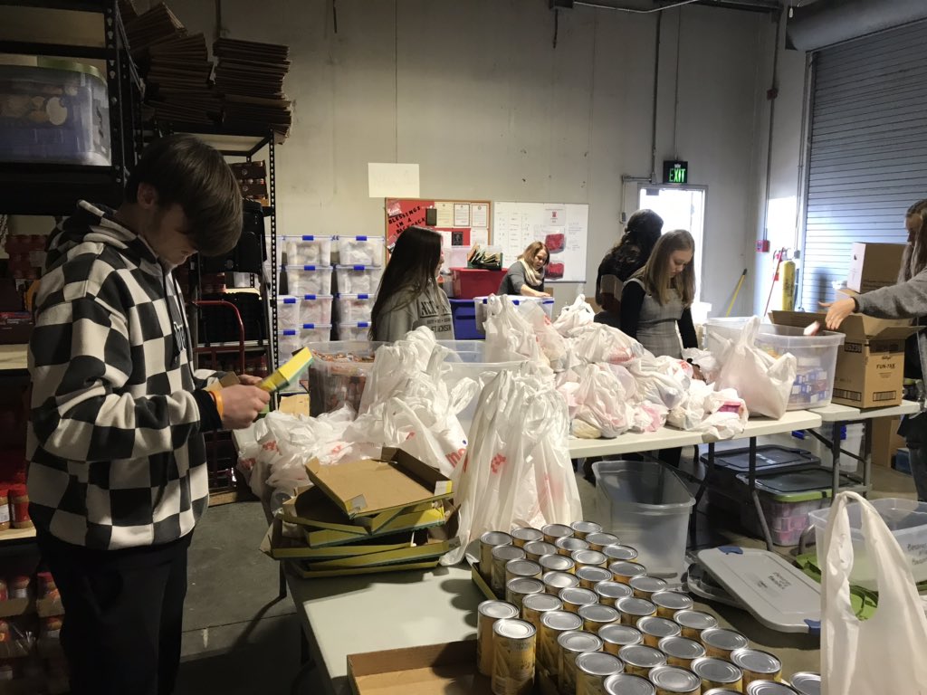 HNInteractClub's tweet photo. @HNHSVikings donated their time to Blessings in a Backpack https://t.co/Nj0ixPSxhH