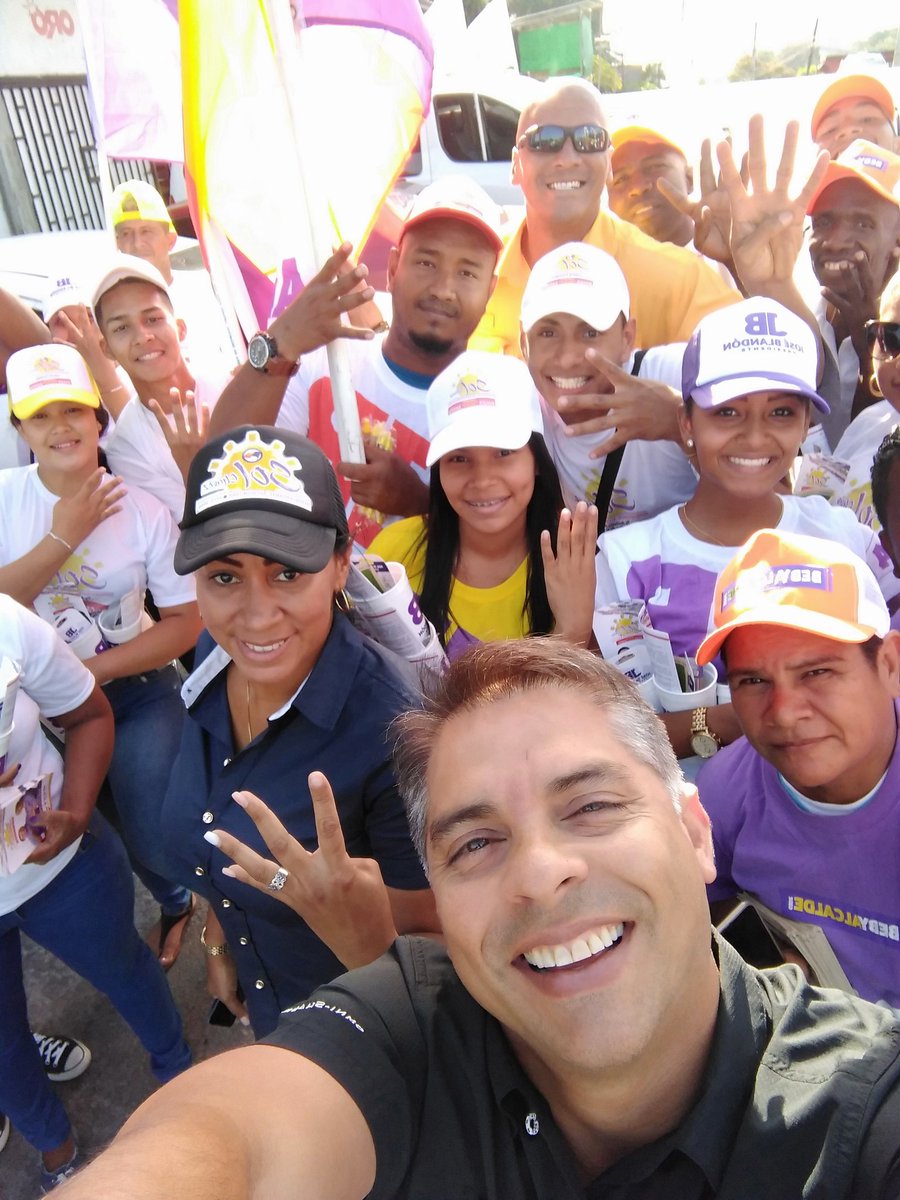 BebyValderrama's tweet photo. Iniciando el recorrido en #AlcaldeDíaz junto a nuestra candidata #SolChavez y el HD @LuisBarria09 juntos vamos a construir una #CiudadSegura. #FuturoSeguro https://t.co/q2d0rGkQM2