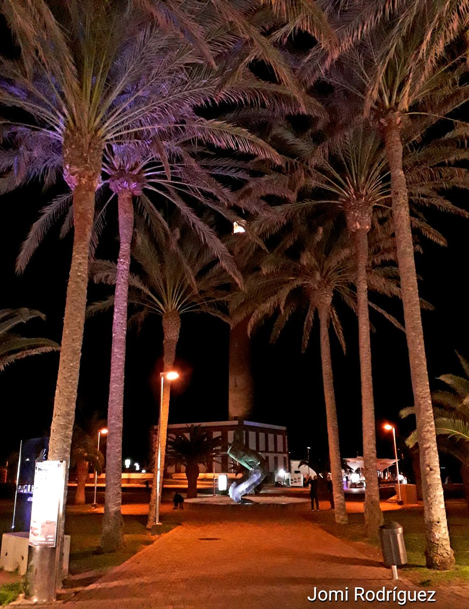 La noche siempre mágica de #Maspalomas con su Faro. 
#GranCanaria #IslasCanarias #Canarias