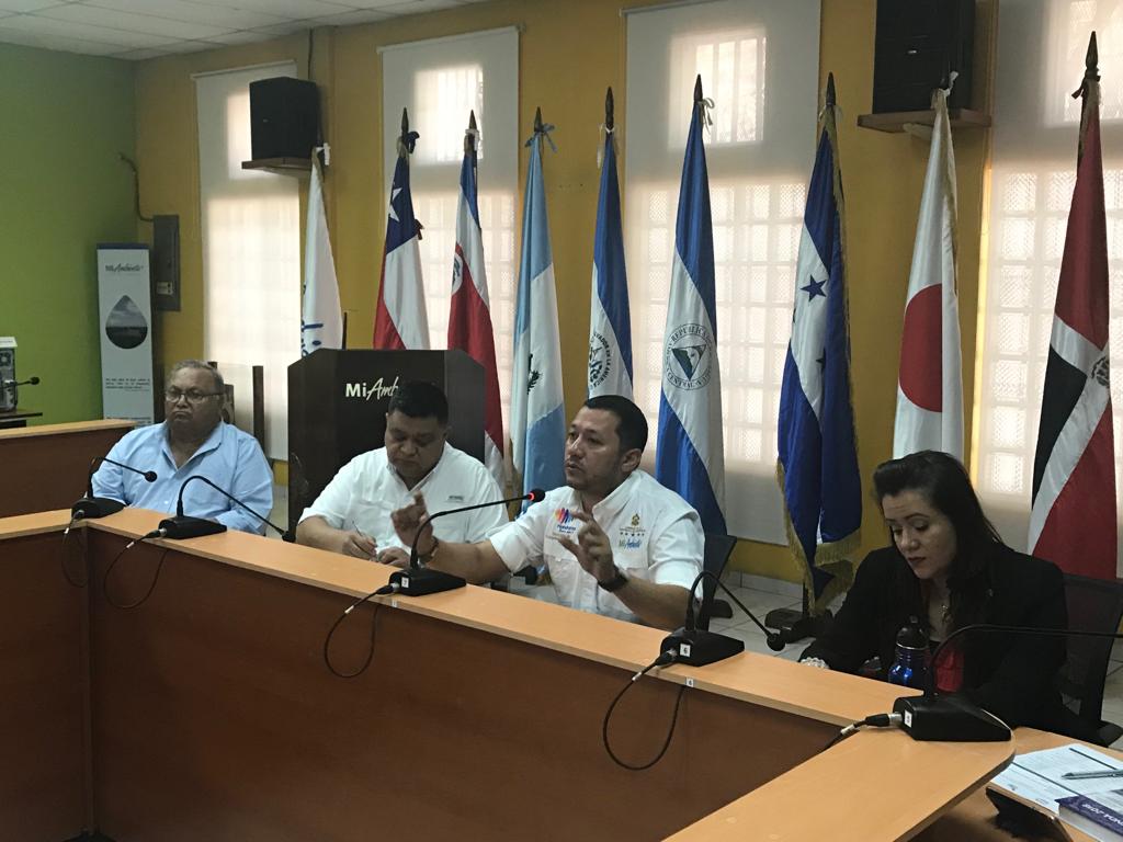 sernaHN's tweet photo. #MiAmbiente+, a través de la #DIBIO, #Cumplimiento/UPEG, y #ProyectoMarinoCostero en conjunto con la #SCGG, realizan jornada de trabajo para la vinculación de la políticas públicas para la gestión integrada de los recursos marino costero, humedales y biodiversidad https://t.co/b71dfROzcL