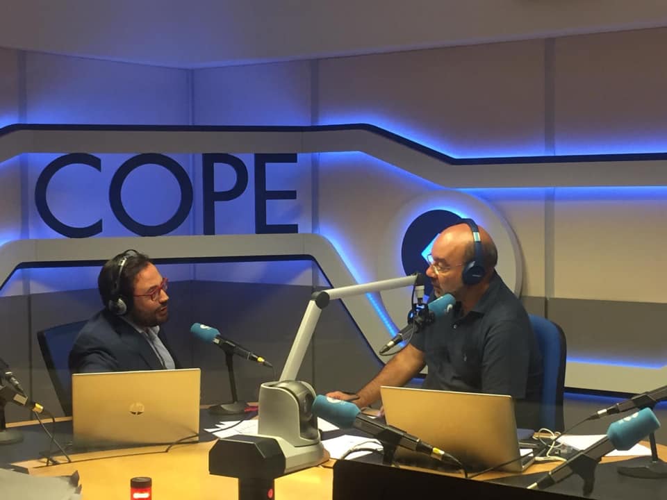 yoomers's tweet photo. Genial la entrevista de esta tarde con @ExpositoCOPE en @linternacope. Gracias por tratarnos tan bien y darnos la oportunidad de hablaros de Yoomers. #BeYoomers #comoencasa https://t.co/aHZuwT8QKi