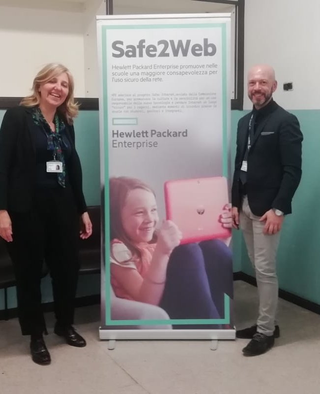 enrico_martines's tweet photo. E anche questa sera #Safe2Web di @HPE_IT ha portato consapevolezza sulla sicurezza in rete nelle scuole. Con 40 genitori dell'ICS PERTINI per la #MilanoDigitalWeek con @RRgadm e i volontari #HPE! https://t.co/buVSd01Mvl
