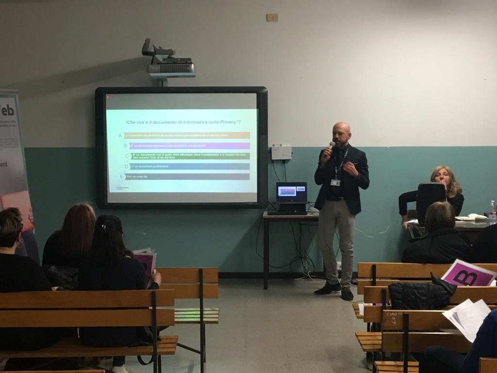 enrico_martines's tweet photo. E anche questa sera #Safe2Web di @HPE_IT ha portato consapevolezza sulla sicurezza in rete nelle scuole. Con 40 genitori dell'ICS PERTINI per la #MilanoDigitalWeek con @RRgadm e i volontari #HPE! https://t.co/buVSd01Mvl