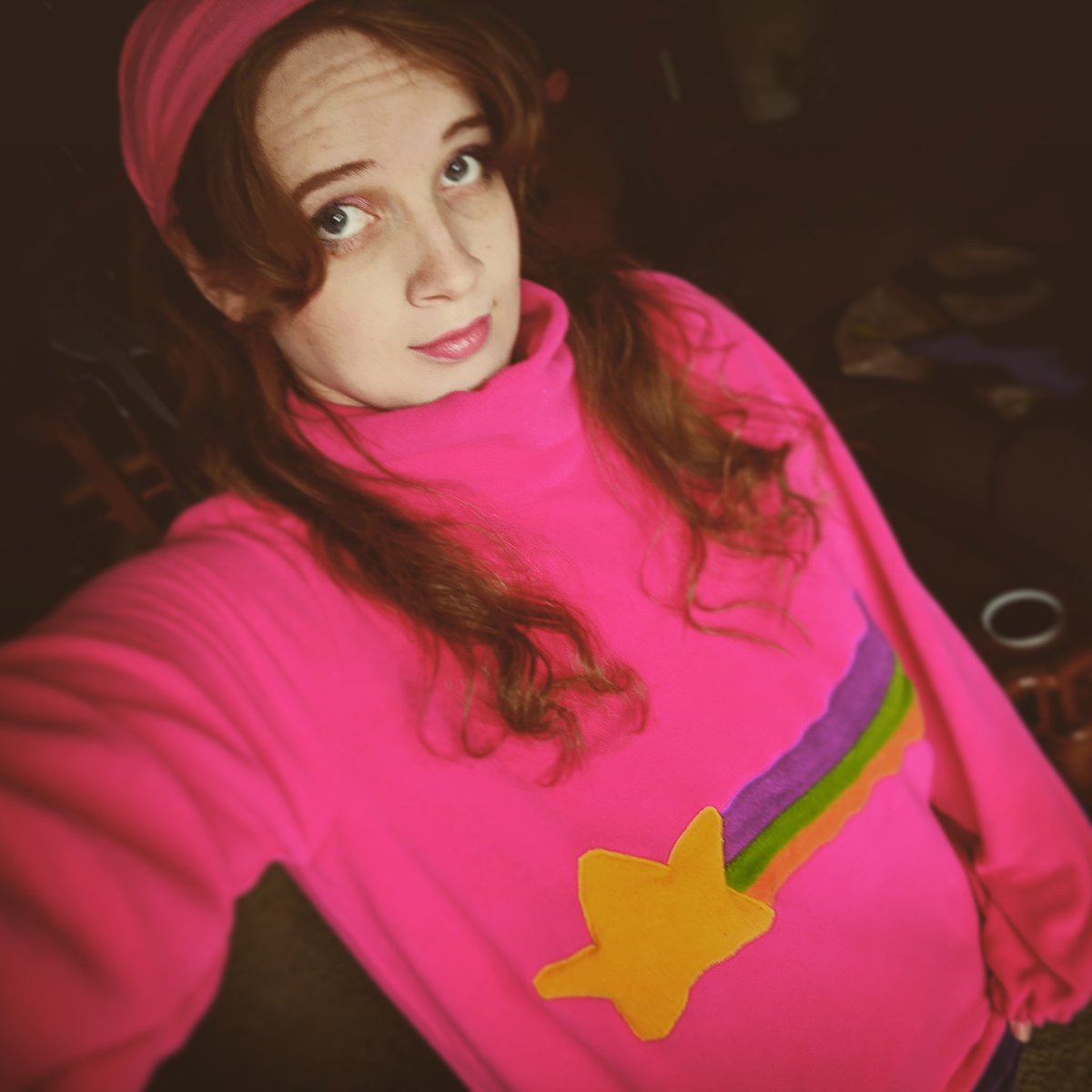 ForFoxSakeJami's tweet photo. Wandered around as Mable for a bit today @emeraldcitycon (before getting too hot and switching to a tank I bought) #emeraldcitycomiccon #cosplay #MabelPines #GravityFalls https://t.co/vrlRJAasxY
