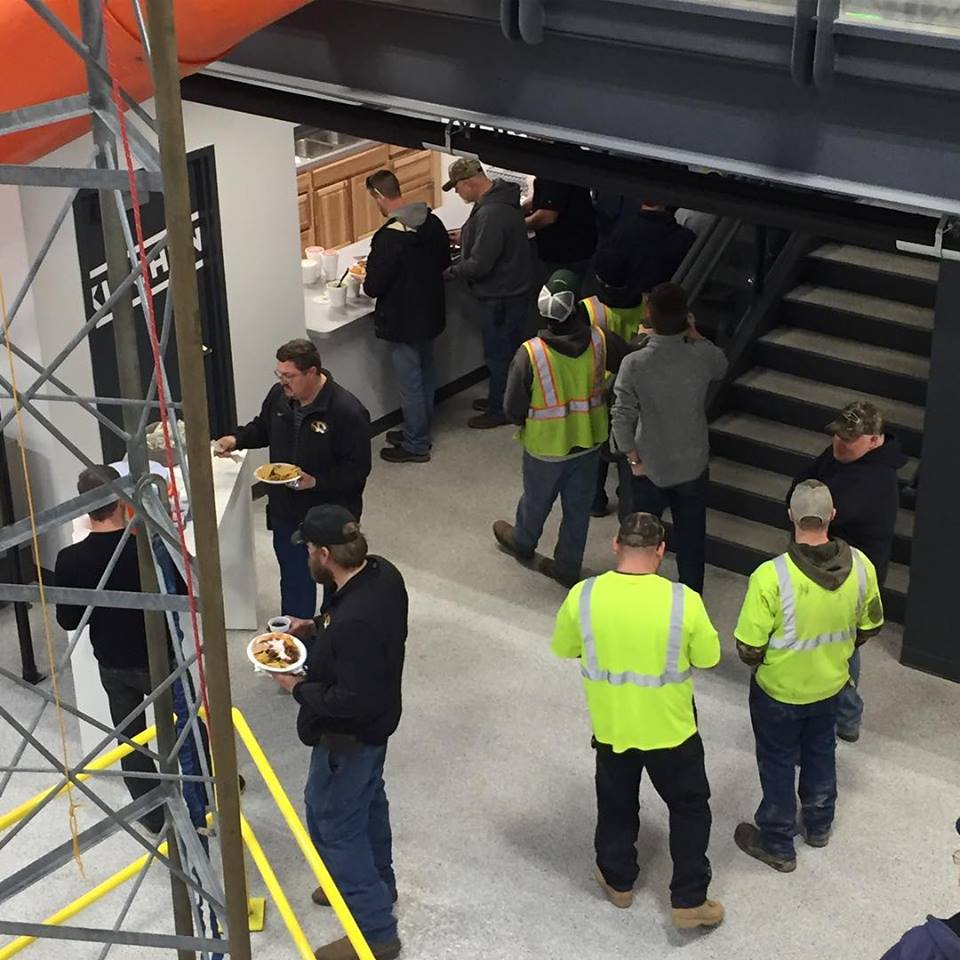 ColSafety's tweet photo. Big thanks to @LvilleLadder for the great presentation on ladder safety and awareness. Also, thanks to everyone who came out and those who tuned in to our first live stream! #BeSafeDoMore #ladder #safety https://t.co/9B3l6SETt7