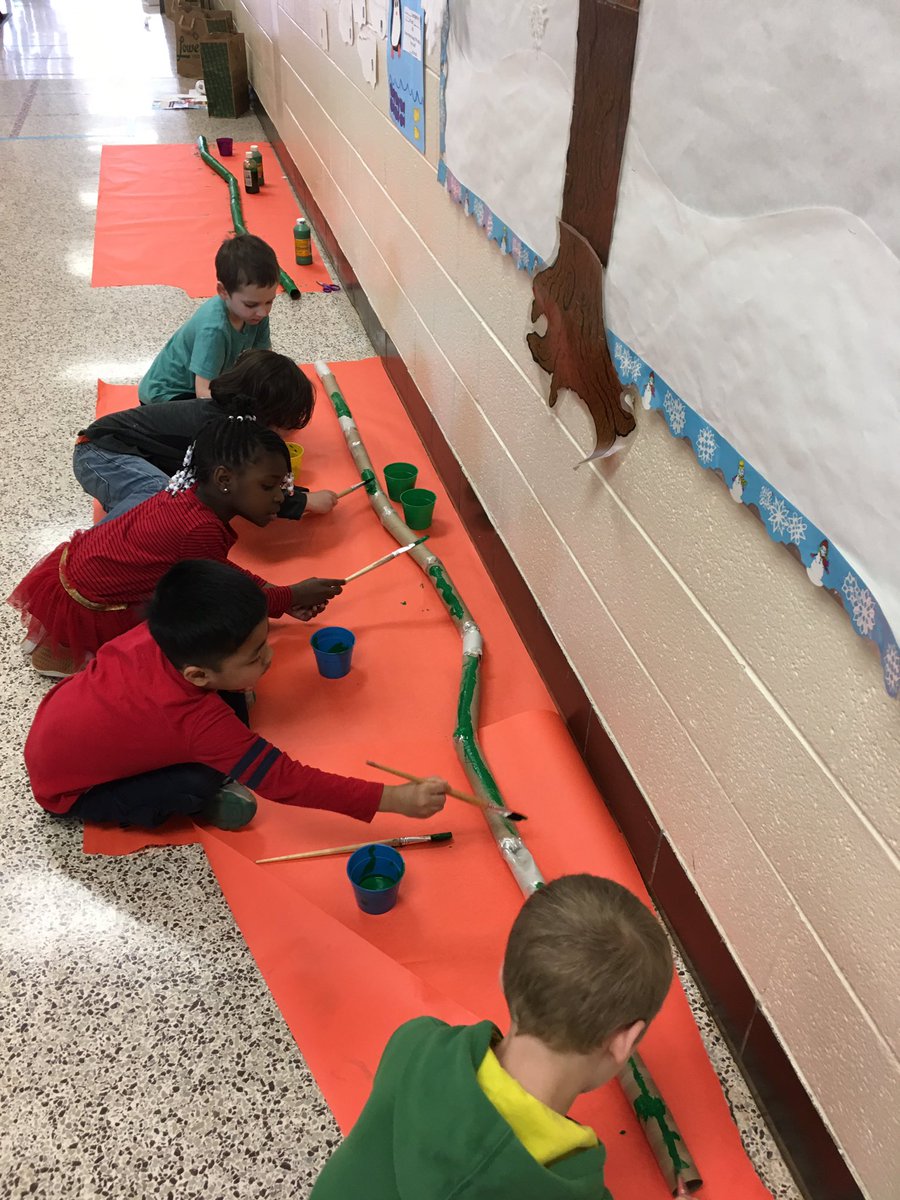 enoell21's tweet photo. Painting stalks #workingcooperatively #growgreen! https://t.co/o6ISw7T7vi