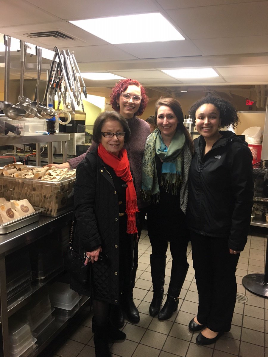 WLPBoston's tweet photo. Thank you @HiltonHotels for donating 200 @doubletree Chocolate Chip and Walnut cookies to spread the light and warmth of hospitality to our guests in celebration of #GlobalWeekofSales. 💛🍪 https://t.co/haxKYZJgxU
