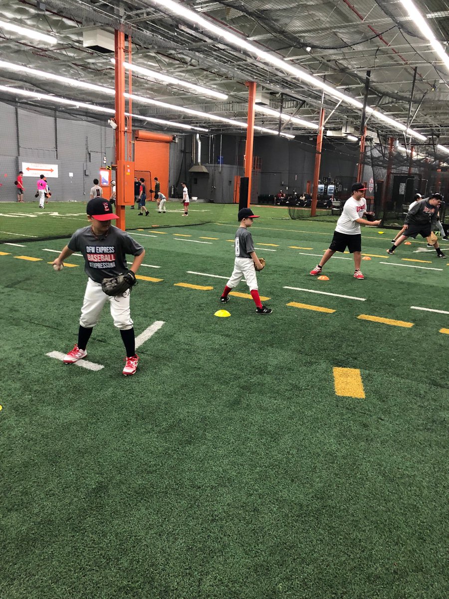 dfwexpressfp's tweet photo. DFW Express Fielding/Catchers Clinic
@DFWExpress https://t.co/L3rrDSgHw8
