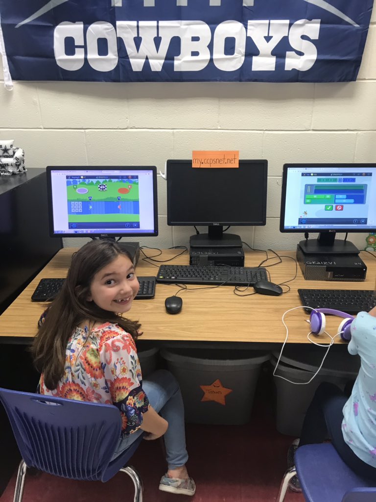 kbender715's tweet image. Place value stations and practice counting real money in 2nd grade today! @tabitha_white @WPESPrincipal @CCPS_MathK5 #oneCCPS