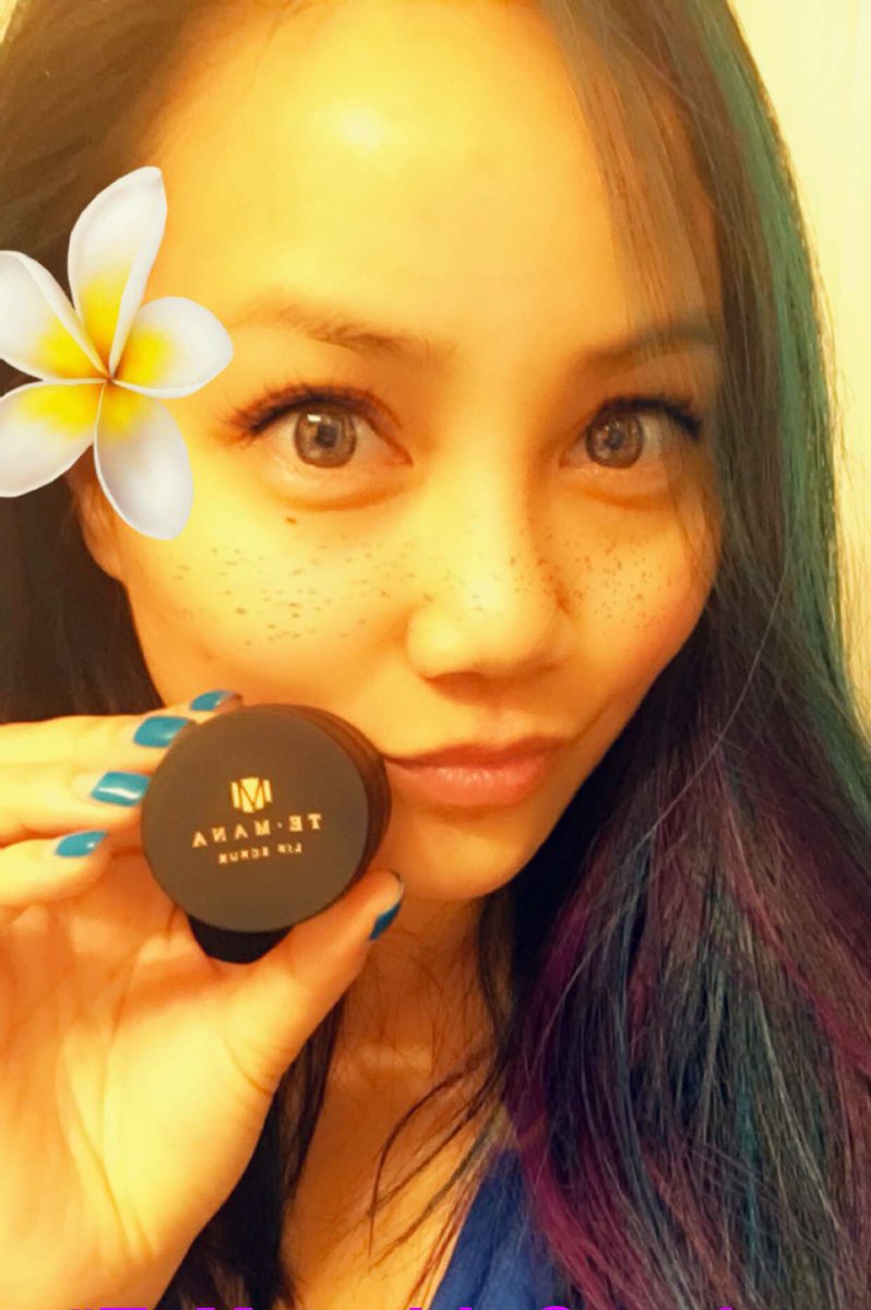 michelle_kahne's tweet photo. #Step1 : Apply the #TemanaLipScrub #Step2: Apply #TemanaLipTreatment #Step3: Pick #TemanaLips #LipStickColor #TemanaLipstick #TemanaLiquidLipstick #TemanaLipGloss | I’m wearing #TemanaLipStick in #VolcanoRed & my face looks great 👍 #Thanks to #TemanaSkincare *Link in bio* https://t.co/3F1FVvFKDH