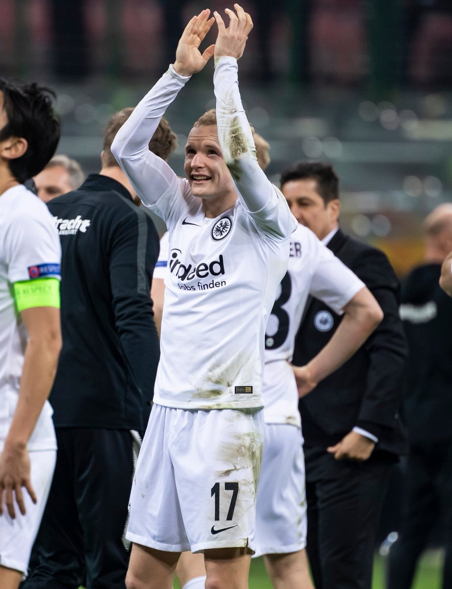 Jawoll, Auswärtssieg! Welch eine Teamleistung. 👌💪Auf ins Viertelfinale! ⚽️⚽️ #EuropaLeague #weiterimmerweiter <a href="/Eintracht/">Eintracht Frankfurt</a>