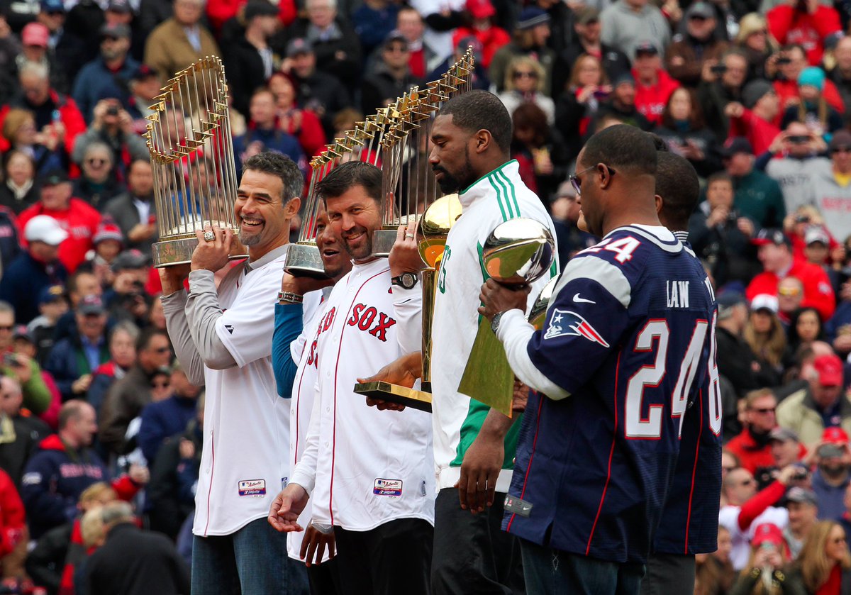 45PedroMartinez's tweet image. Who’s ready for next Opening Day in this fashion??? #yeahhhhhh #Bostonstrong #redsoxnation #patsnation #celtics #herewegoagain