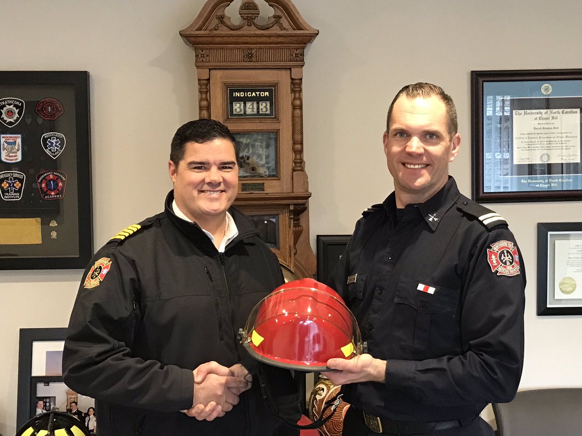 FireChiefReid's tweet photo. Hey #Vancouver!
Pls join me in congratulating @VanFireRescue Capt J. Gormick for completing the #FireOfficer1 program!
Kudos to all involved in program delivery! Capt Gormick called it the “best internal course I’ve ever taken!”
@IAFF18 #VFRS https://t.co/bDaXKXWqWY