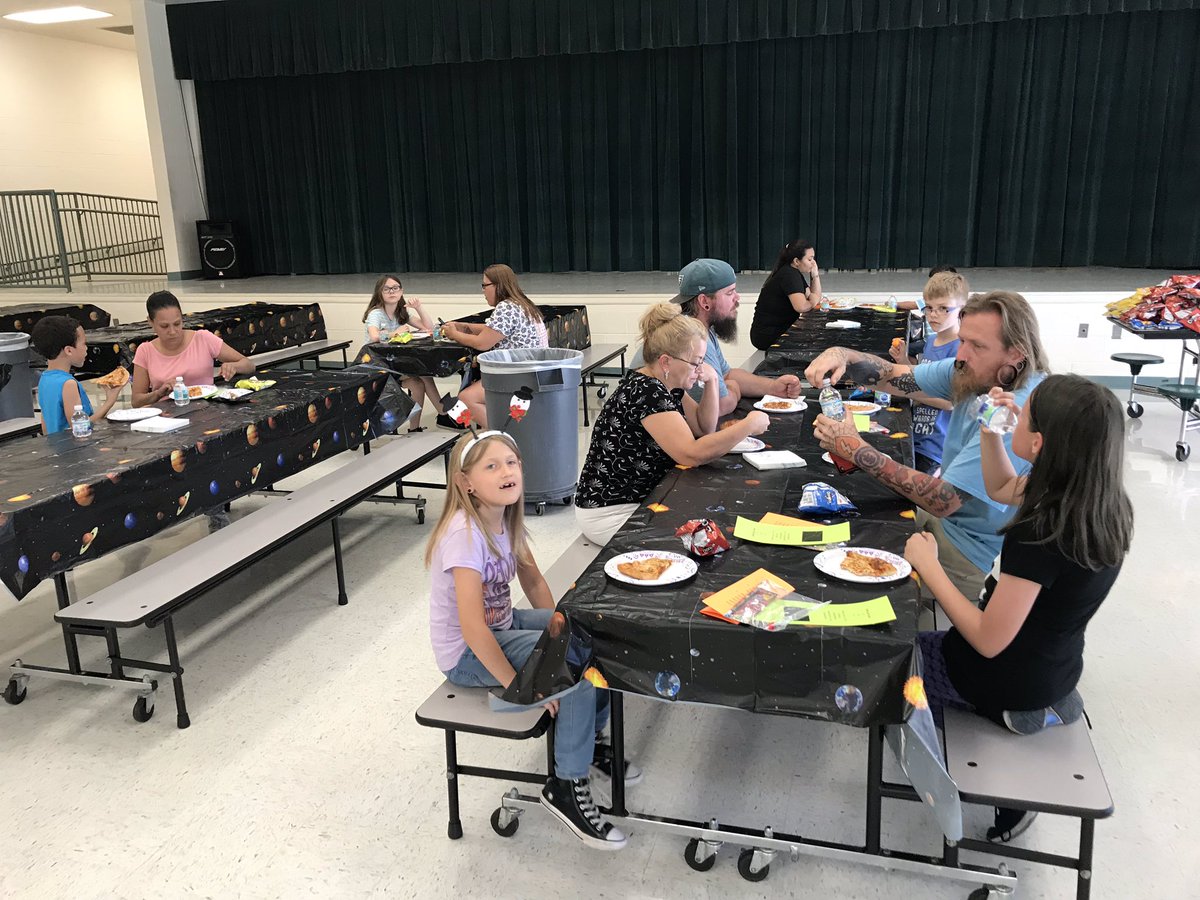 SRES_Math's tweet image. Family Fun Night at Sunray #SunrayScores @sunrayexplorers