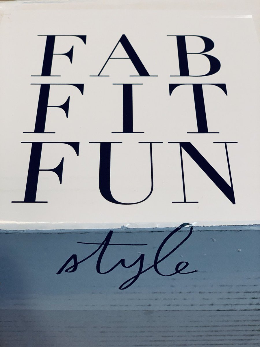 noel_danielson's tweet photo. FabFitFun Style Box Review #1 https://t.co/GphdfR2qbv https://t.co/3K6NtvMtu6