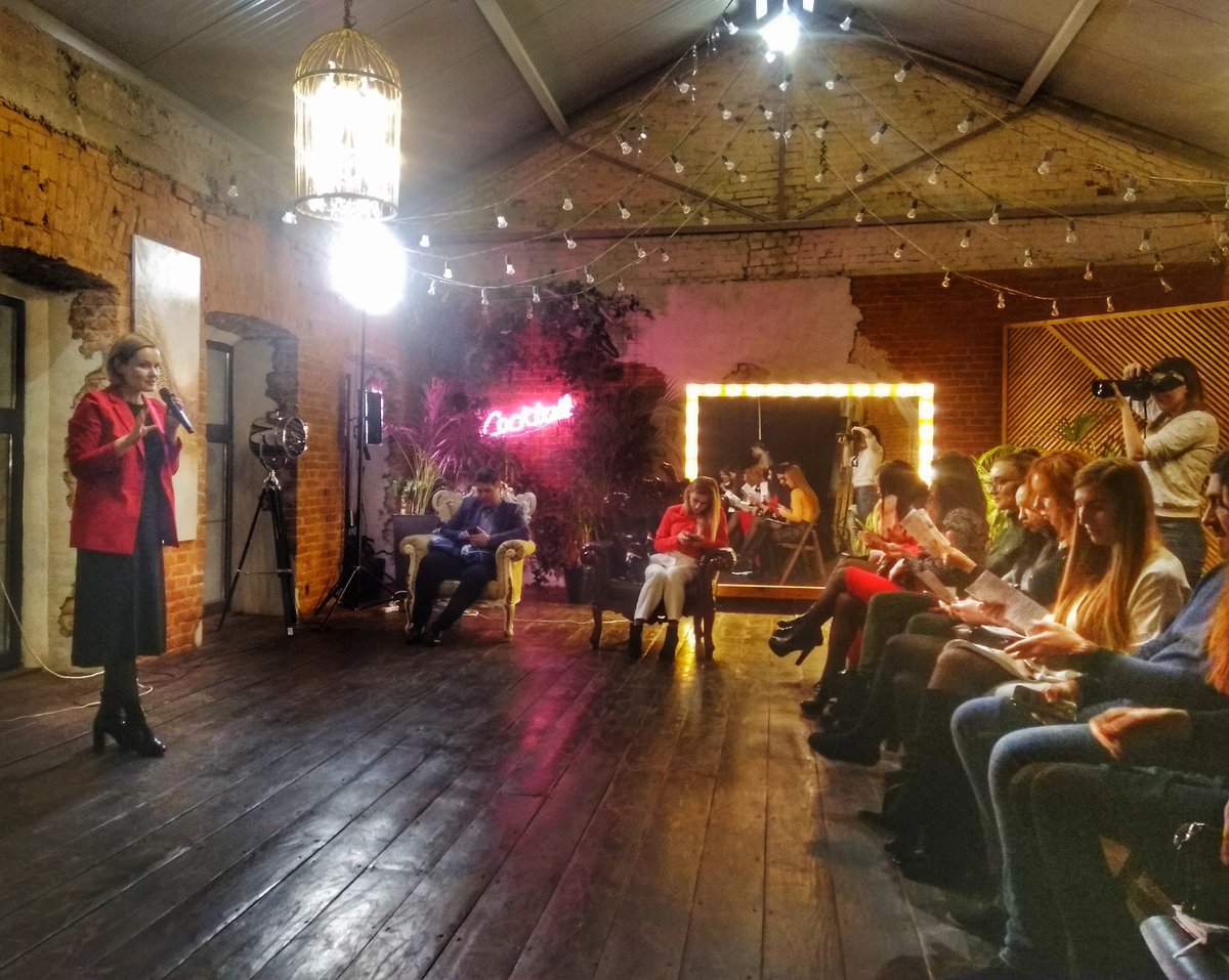 MikhaGlukhov's tweet image. Первый "Бизнес ринг". По елила, ожидаемая женская половина! Познавательно и интересно. Спасибо @TOFPMP - клиенты будут!