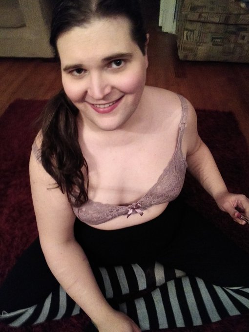 TGirlEvie’s pics and videos