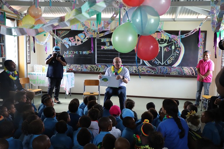 OilSearchFoundation (@oilsearchfnd) on Twitter photo Oil Search Foundation helps to open door to new literacy library in Tari @OilSearchLtd <a href="/dfat/">Department of Foreign Affairs and Trade 🇦🇺</a> <a href="/BbPPNG/">Buk bilong Pikinini</a> oilsearchfoundation.org/media-1/2019/3… Oil Search Foundation helps to open door to new literacy library in Tari @OilSearchLtd <a href="/dfat/">Department of Foreign Affairs and Trade 🇦🇺</a> <a href="/BbPPNG/">Buk bilong Pikinini</a> oilsearchfoundation.org/media-1/2019/3…