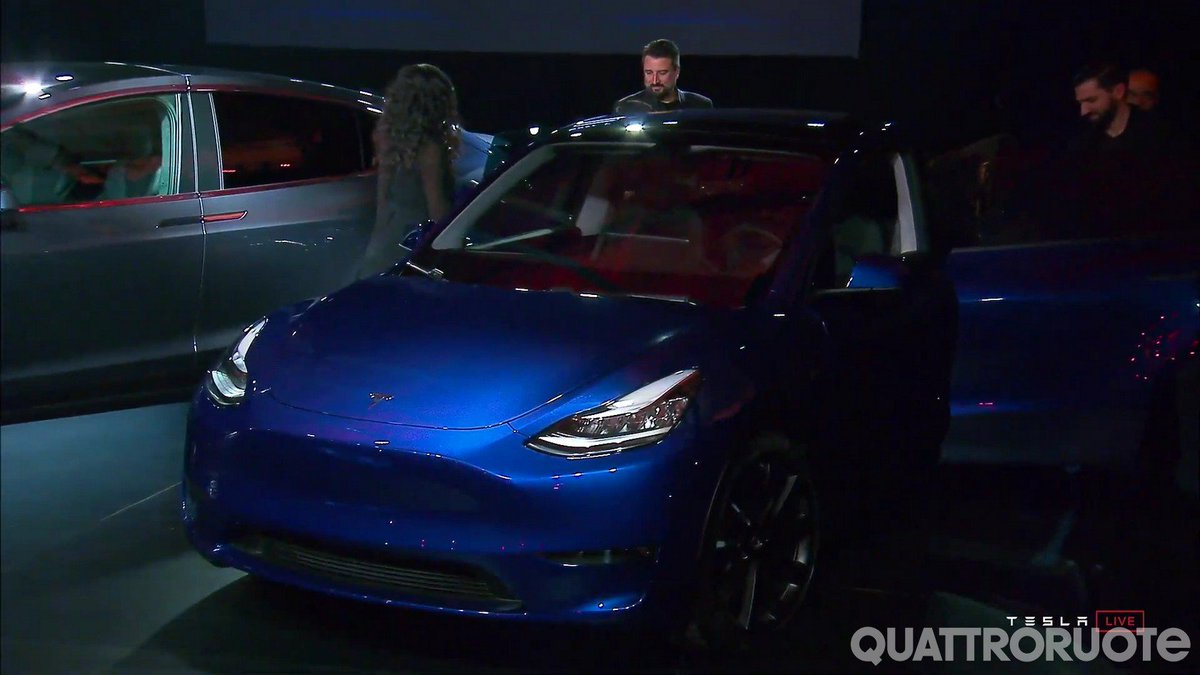 quattroruote's tweet photo. La #Tesla ha svelato in California la nuova #ModelY: ecco tutte le informazioni, i prezzi e la data d'uscita della #Suv compatta a zero emissioni     https://t.co/OZdPXC8VrN #TeslaModelY https://t.co/BKOmvagUcq