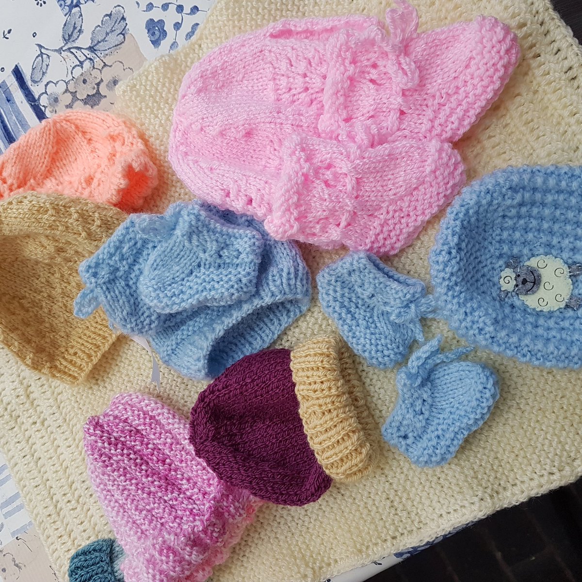Escape_Arts's tweet photo. Beautiful baby booties and bonnets create by our Stratford In Stitches group @OldSlaughterHS made for premature baby unit at @nhsswft Warwick Hospital. Ready for delivery https://t.co/4RejkOJwL7
