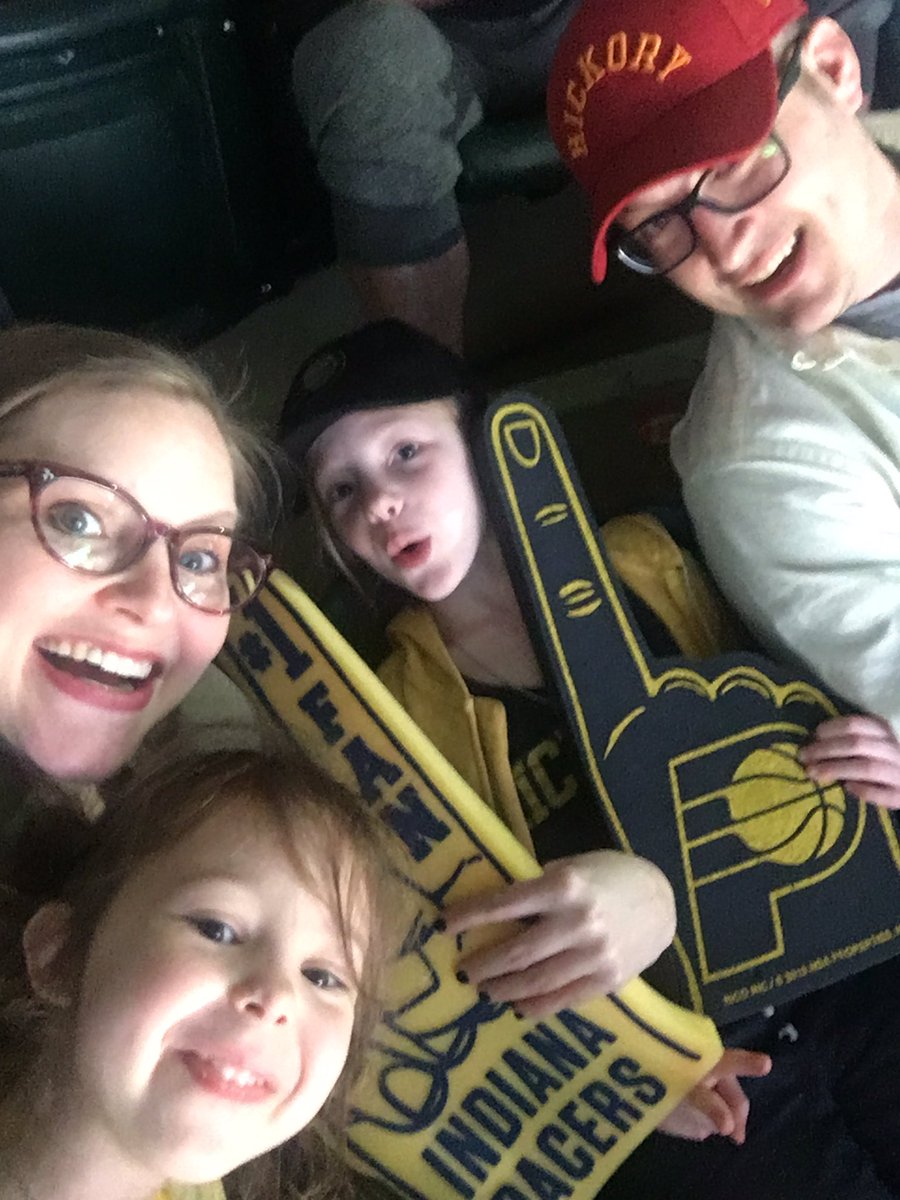 ehubby's tweet photo. Family of fans! #pacersgamenight  #pacers https://t.co/Iac8pO63Ly