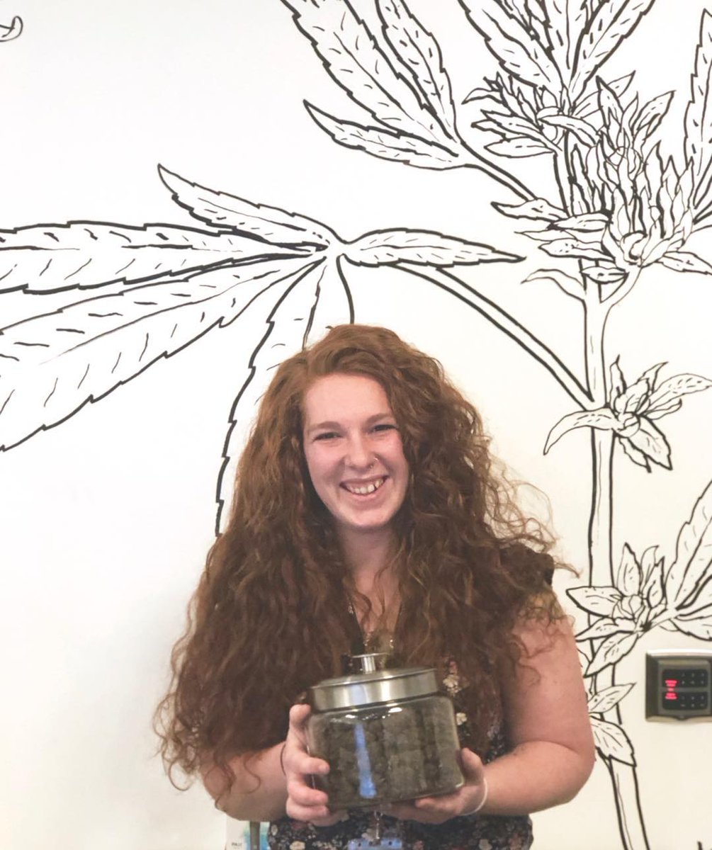 theorywellness's tweet image. Say 👋 to Sam! She's a budtender in GB, and a big fan of the Wedding Cake and Jilly Bean (along with all indicas in general). Give her a wave next time you're in!
.
.
#knowyourbudtender #budtenderlife #budtenders #sayhi #sheshillarious #indicas #weddingcake #jillybean #teamtheory