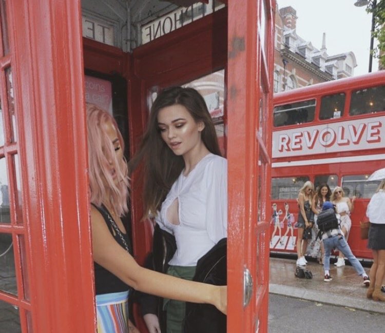 harystyllus's tweet photo. Importante ressaltar que nesse momento não é só o Louis que está sofrendo. Temos que mandar forças e amor para todos os irmãos. A Fizzy era irmã de todos e amava todos igualmente, assim comp todos estão sofrendo igualmente! https://t.co/F2aUxwHYqO