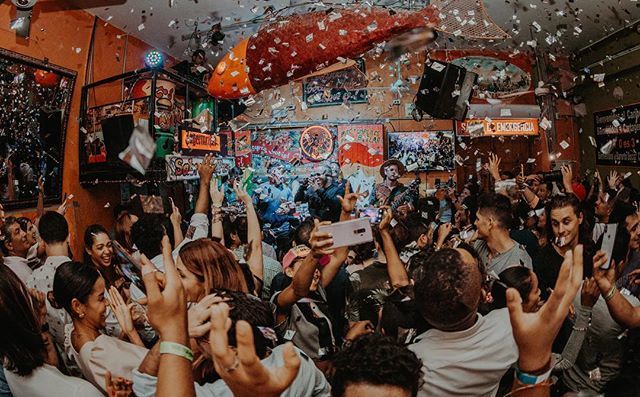 BazurtoSC's tweet photo. Hoy jueves de #TBT revivimos la gozadera que vivimos junto a @ y sus mejores éxitos 🙌🏾💥. Recuerden que regresamos en próximos días 🗓 https://t.co/boXHemCuMI