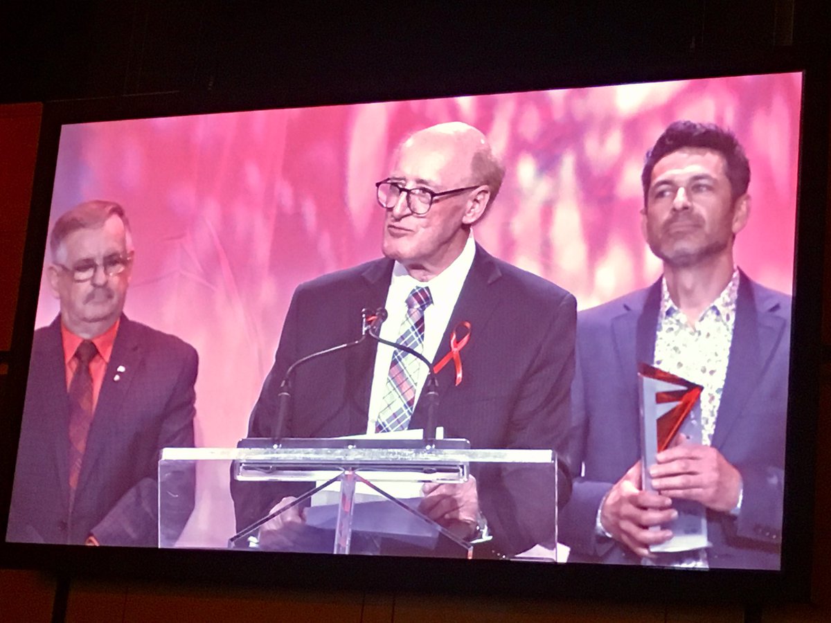 CSolidaire's tweet photo. Félicitations @GroupeTAQ lauréat de la catégorie « entreprises collectives ». Nous sommes fiers de présenter ce prix avec notre partenaire @CQCMCOOP #fideides https://t.co/cWSGMfZsvZ