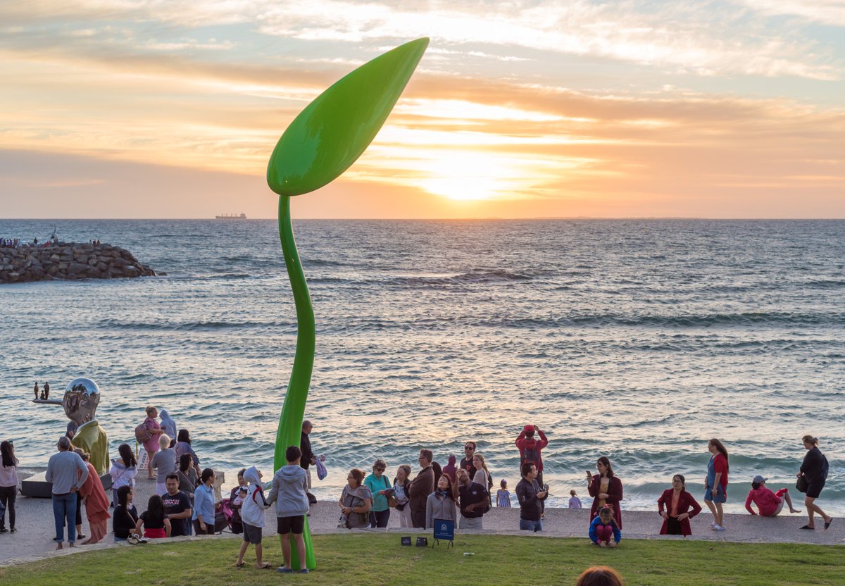 You may have heard the news that we need your help to bring Sculpture by the Sea back to Cottesloe in 2020. If you can help, please donate online here: bit.ly/SxSListenToYou…

Image: Phil Price 'Ipomoea', Sculpture by the Sea, Cottesloe 2019. Photo: Richard Watson