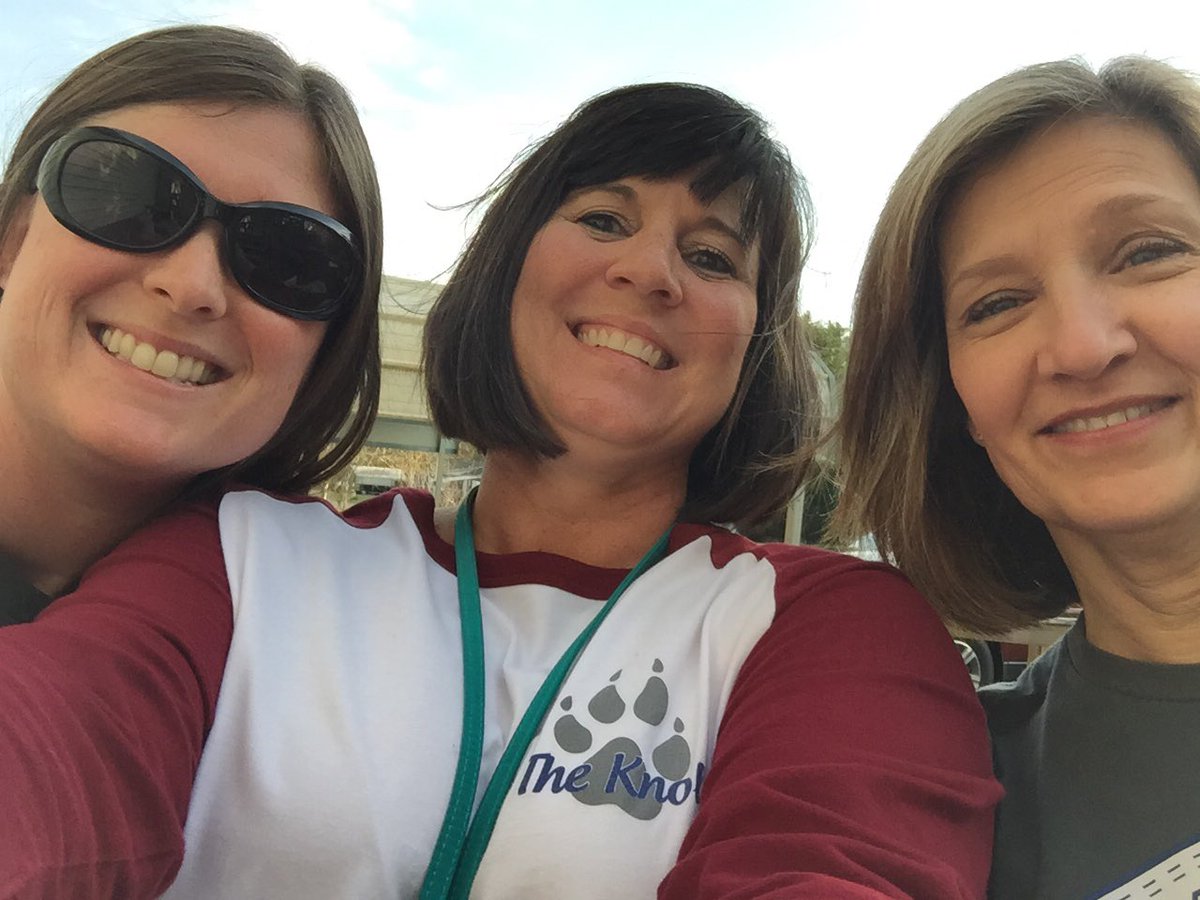 hatchell1202's tweet photo. Last 3 stops on the Prize Patrol and our “teacher crew”! #WKEReads #lex1literacy https://t.co/bERPmkC2P0